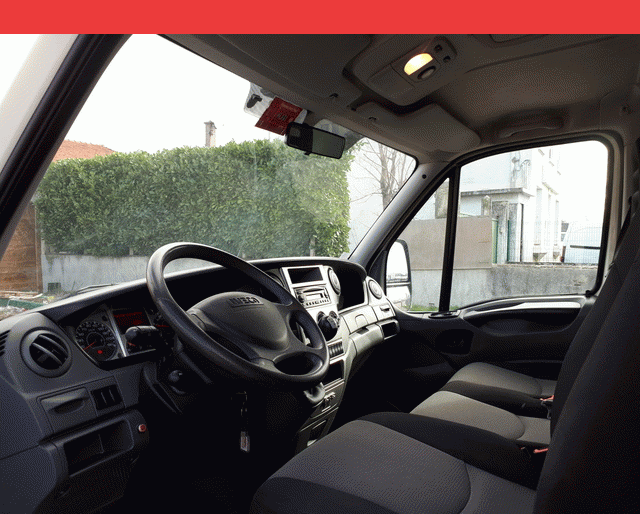 Iveco CAISSE + HAYON 35 C 15 3.0 HPI 150