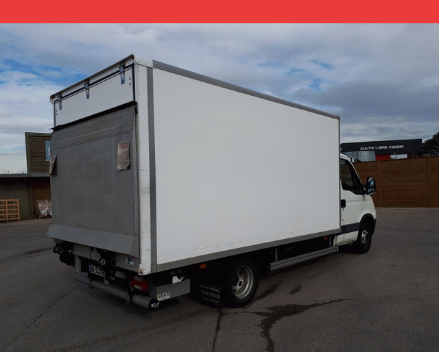 Iveco CAISSE + HAYON 35 C 15 3.0 HPI 150